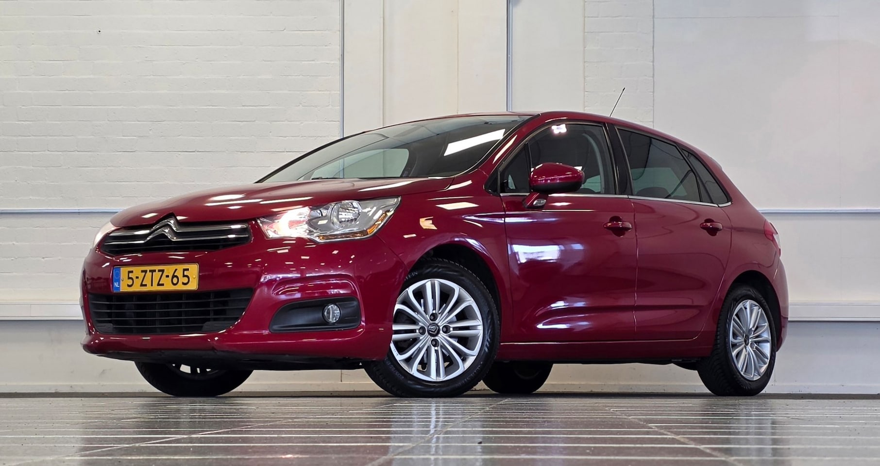 Citroën C4 - 1.2 PureTech Collection 100% onderhouden Trekhaak Parkeerhulp DAB 2e Eigenaar - AutoWereld.nl