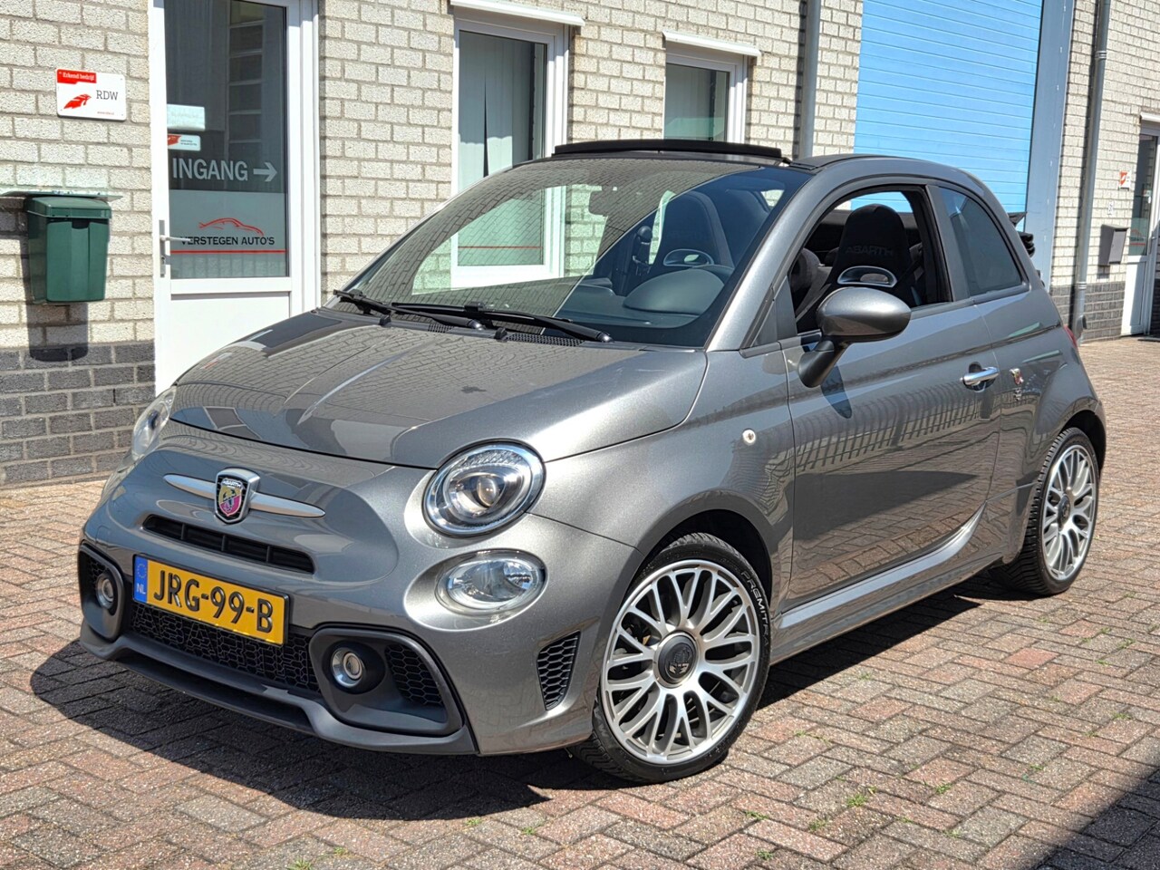 Fiat 500 C - 1.4 T-Jet Abarth 595 Cabriolet 59.000km!! - AutoWereld.nl