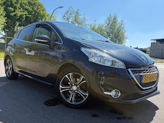 Peugeot 208 - 1.4 Vti Griffe leather interior
