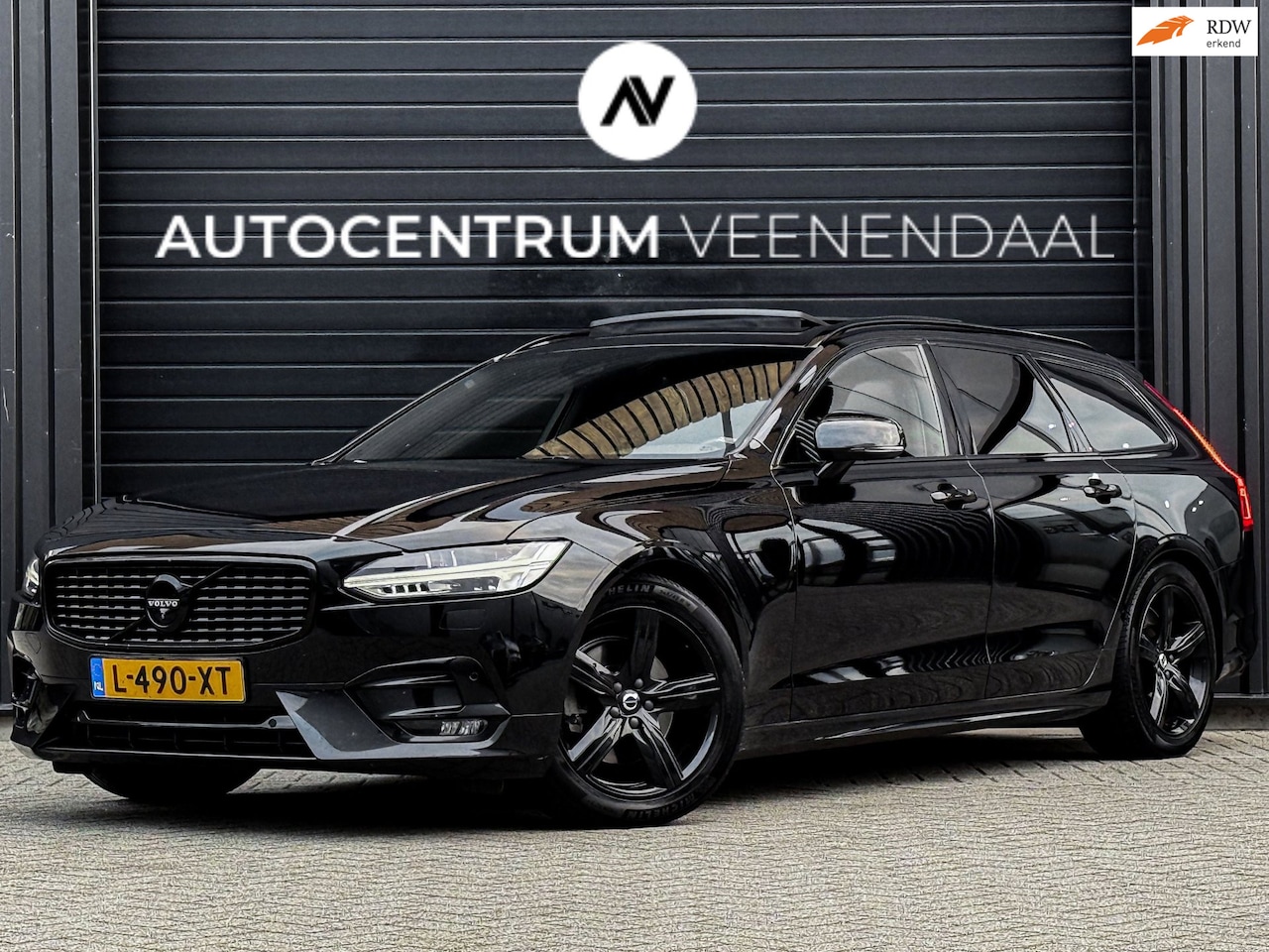Volvo V90 - 2.0 D5 AWD R-Design 235 PK PANO/TREKHAAK/H&K/CAMERA/MEMORY - AutoWereld.nl