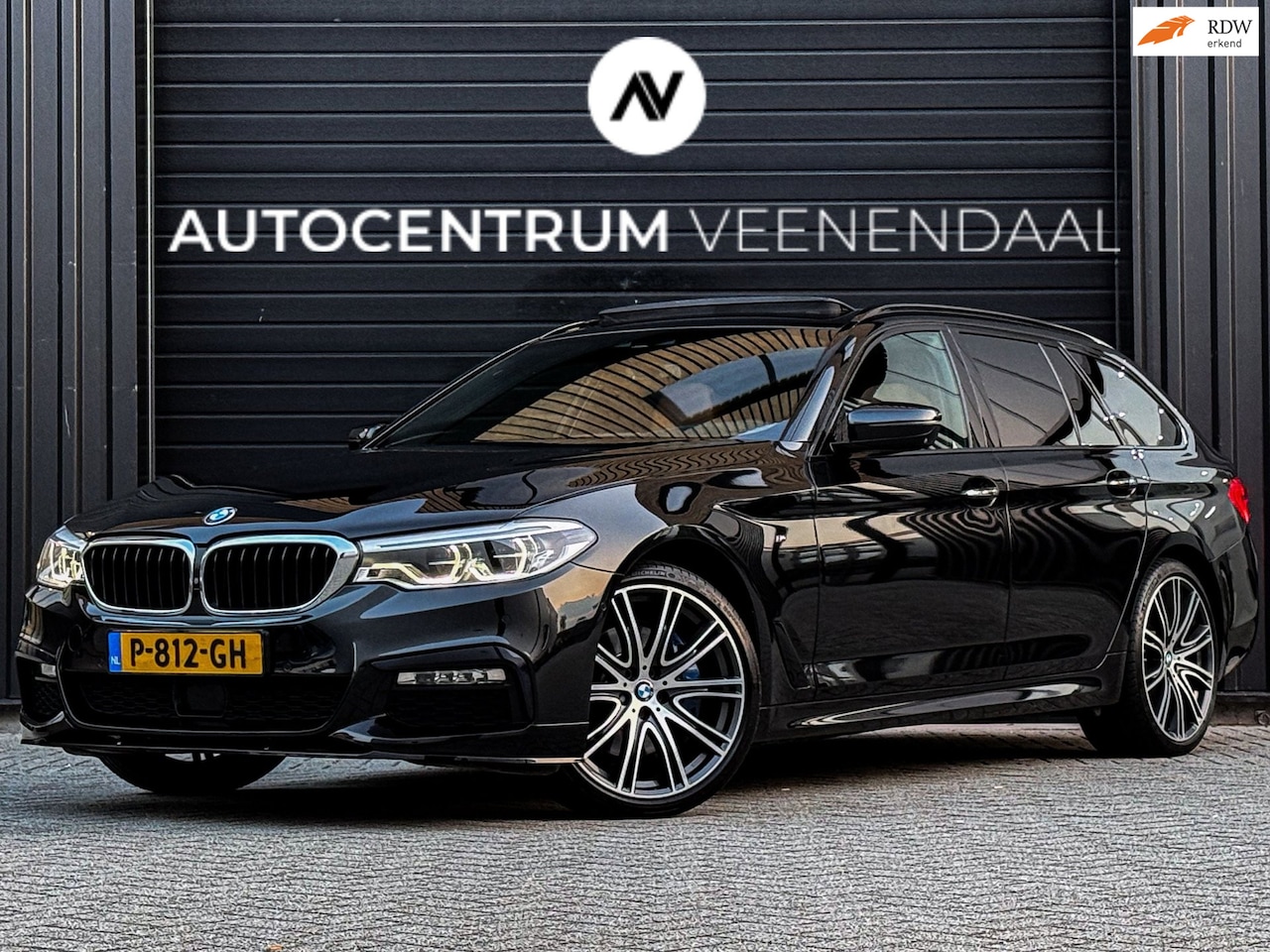 BMW 5-serie Touring - 530d xDrive 3X M-SPORT PANO/TREKHAAK/H&K/HUD/SFEER/LED/CAMERA - AutoWereld.nl