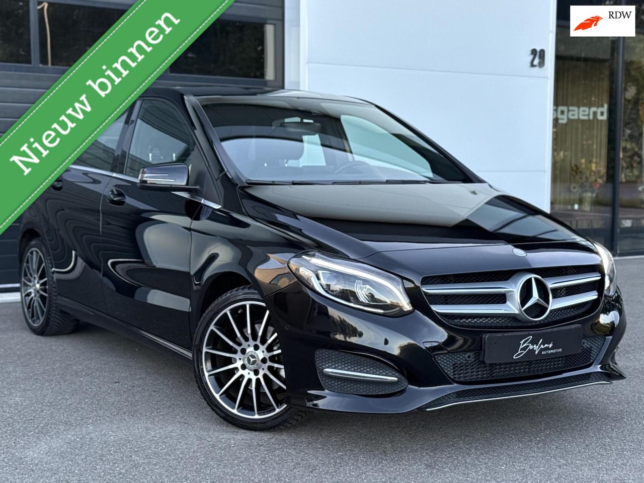 Mercedes-Benz B-klasse - 180 Prestige AMG Automaat|Trekhaak|Camera - AutoWereld.nl