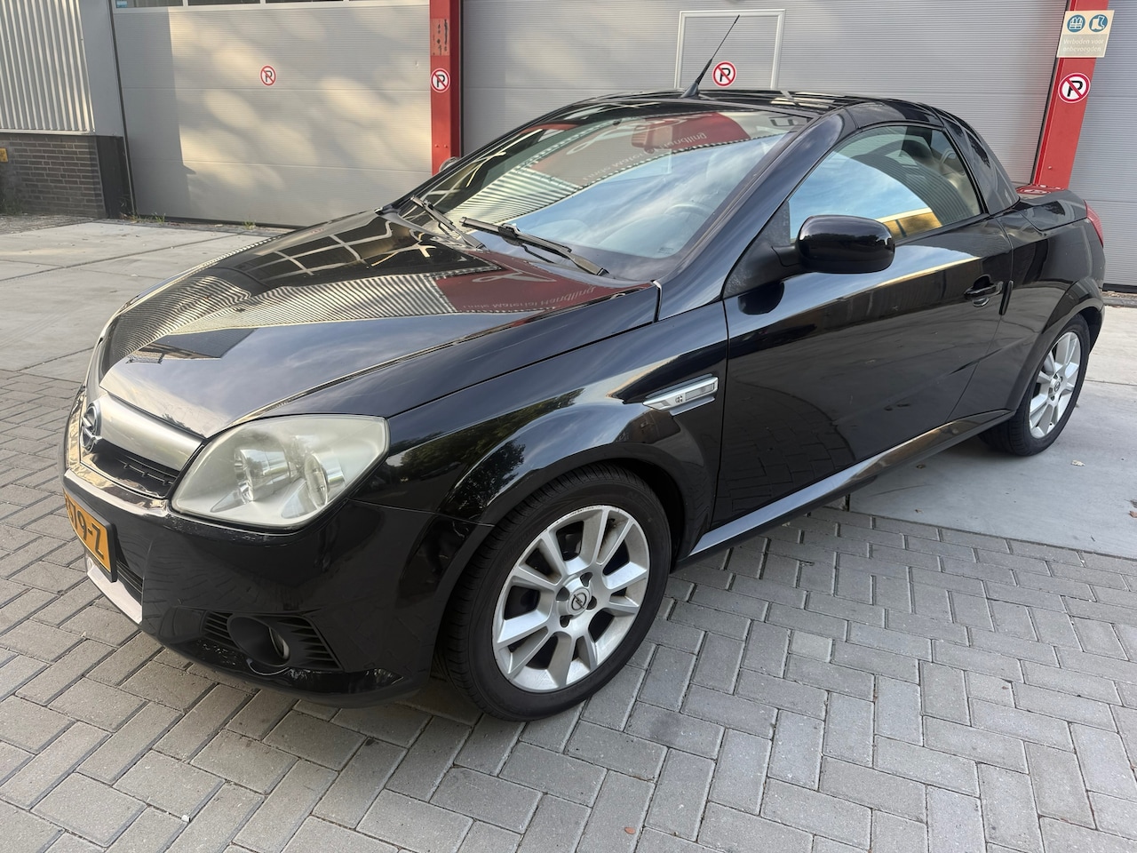 Opel Tigra TwinTop - 1.4-16V Rhythm 1.4-16V Rhythm - AutoWereld.nl