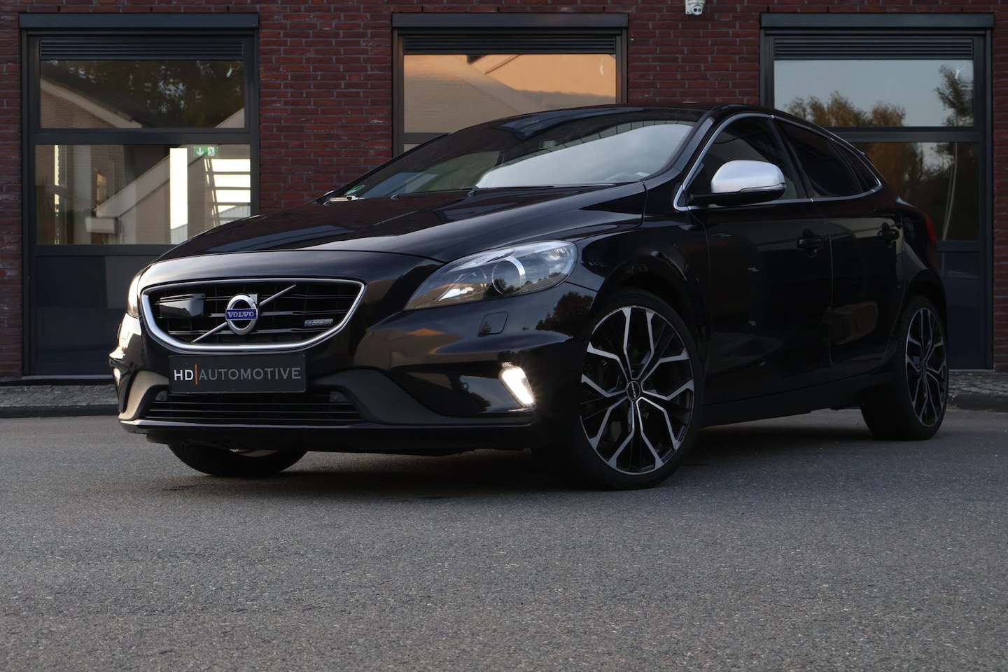 Volvo V40 - 2.0 T5 AUT 245PK R-Design LEDER ACC LANE KEYLESS - AutoWereld.nl