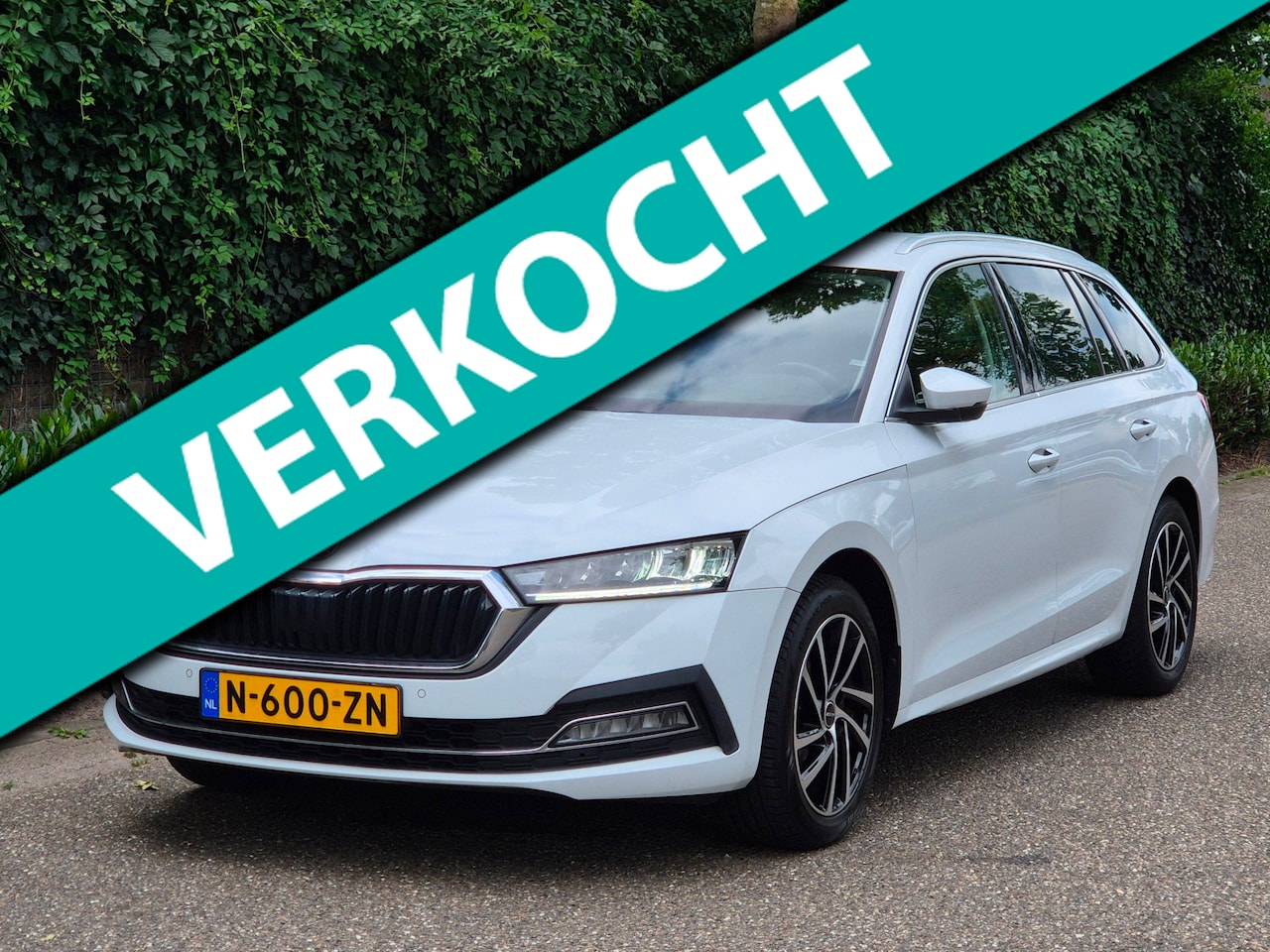 Skoda Octavia Combi - Edition Plus Trekhaak CarPlay HUD Virtual dash facelift 2e-eig 100% NAP TSI Business Editi - AutoWereld.nl