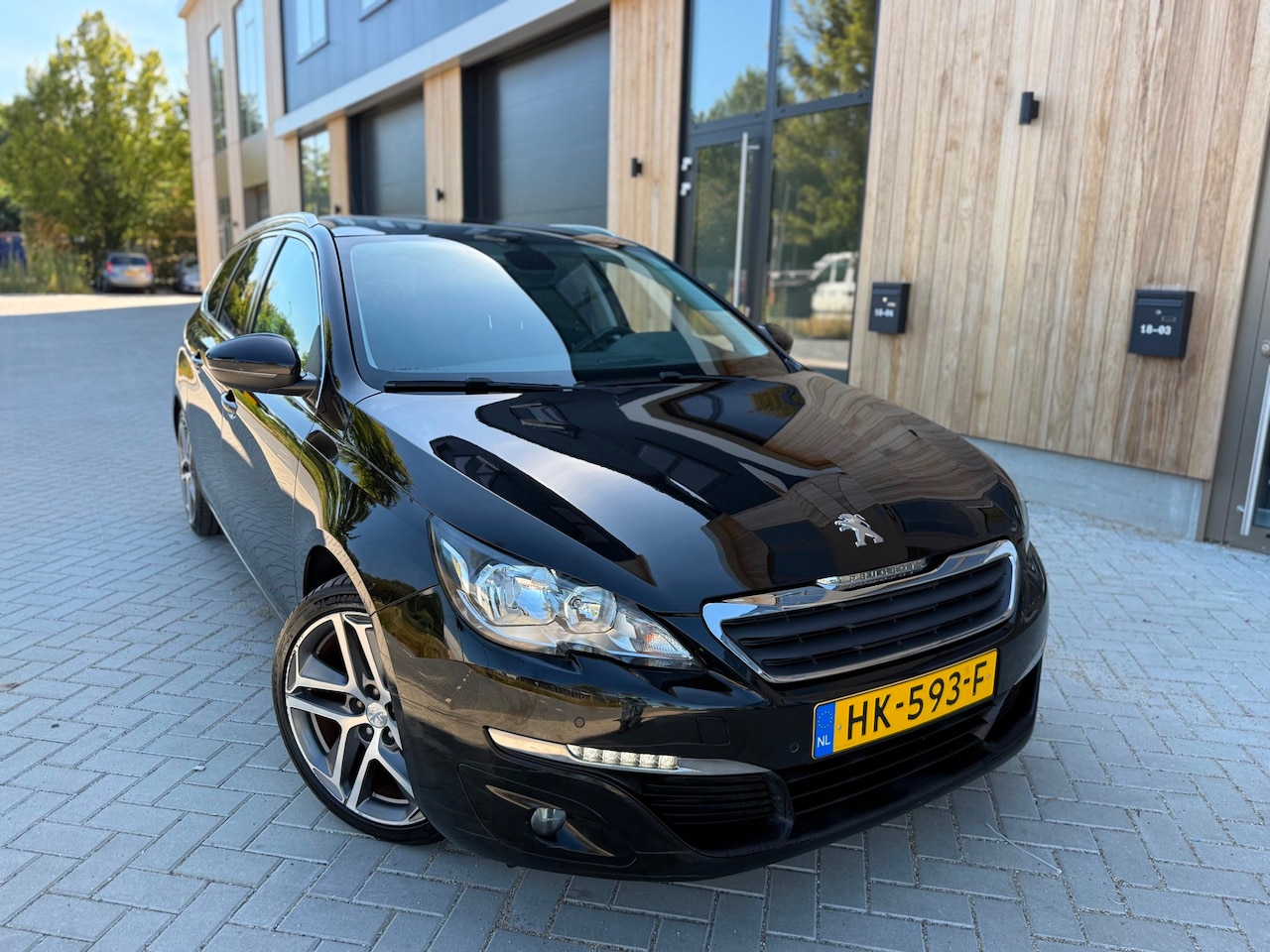 Peugeot 308 SW - 1.6 BlueHDI Executive Pack (bj 2015) EURO6|PANO|LEER|CAM - AutoWereld.nl