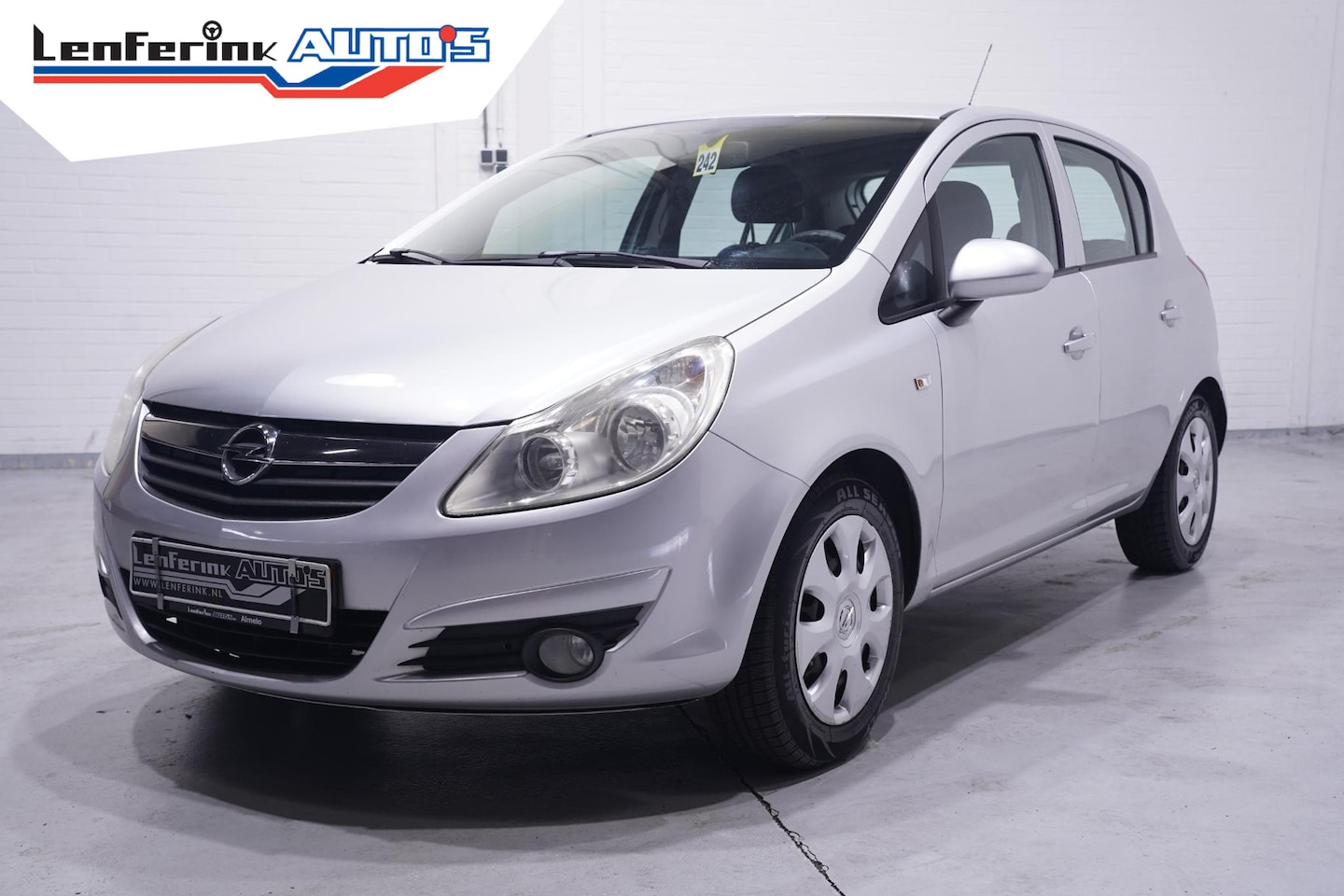 Opel Corsa - 1.4-16V Enjoy airco cruise-controle mistlampen voor C"Mon-pack Technic-Pack stereo - AutoWereld.nl