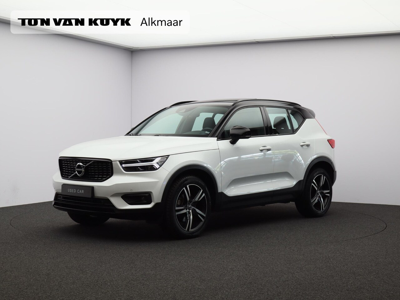 Volvo XC40 - 2.0 T4 R-Design / Trekhaak / Panoramadak / Stoelverwarming / Lederen Bekleding / Elektrisc - AutoWereld.nl