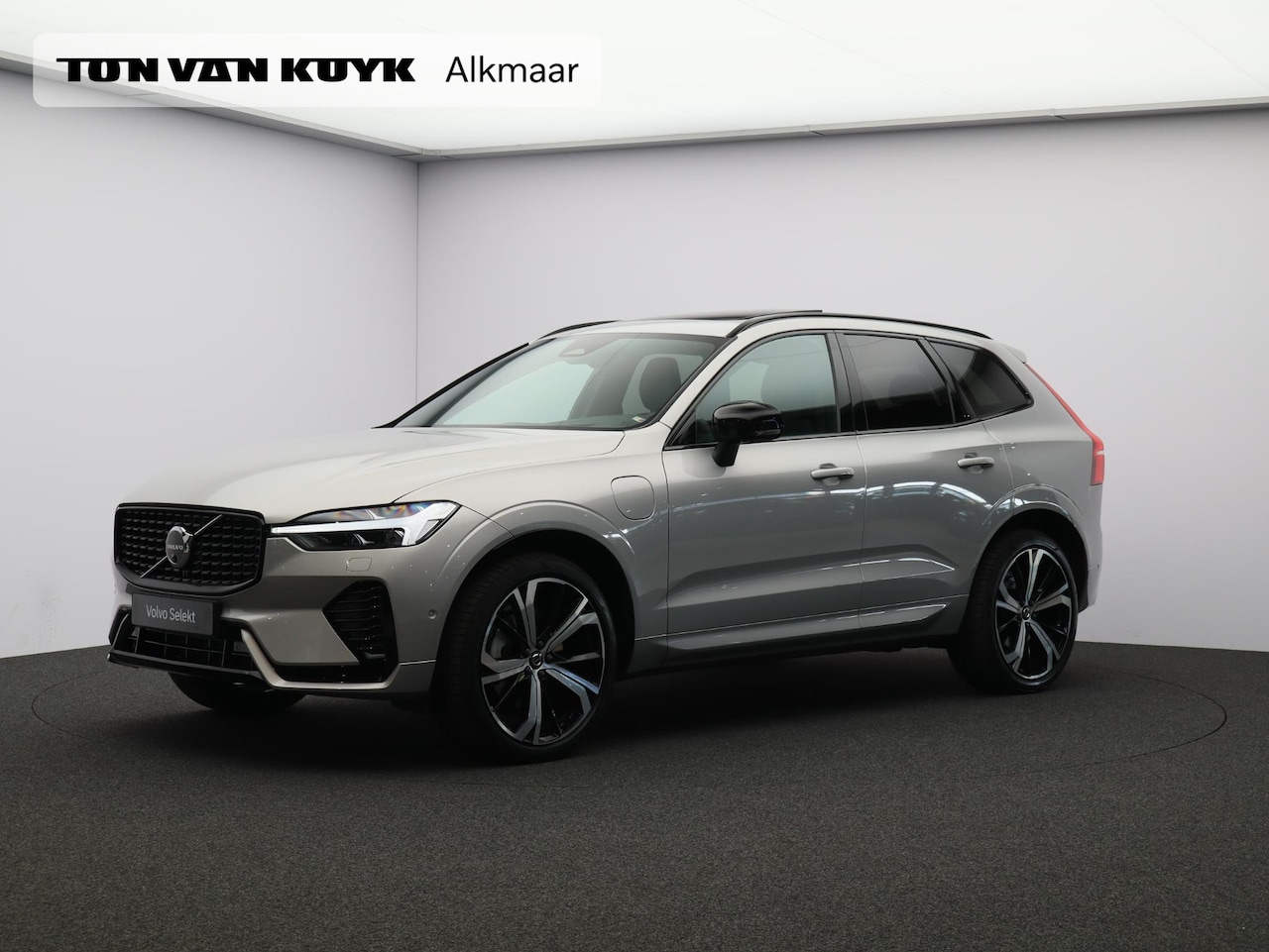 Volvo XC60 - T6 350PK Plug-in hybrid AWD Ultimate Dark / Trekhaak / 21" / Contourstoelen / Head Up / 36 - AutoWereld.nl