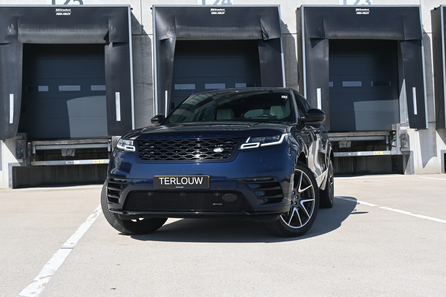 Land Rover Range Rover Velar - 2.0 P400e R-Dynamic HSE | € 607,- per maand* - AutoWereld.nl