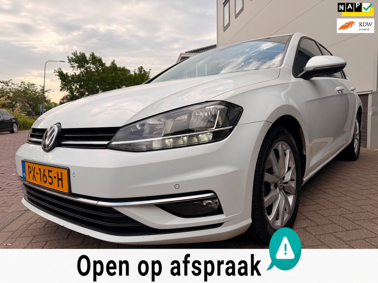 Volkswagen Golf - 1.0 TSI 7,5 Comfortline/Automaat/Camera/Navi/Climate-c/Cruise-c/Pdc - AutoWereld.nl