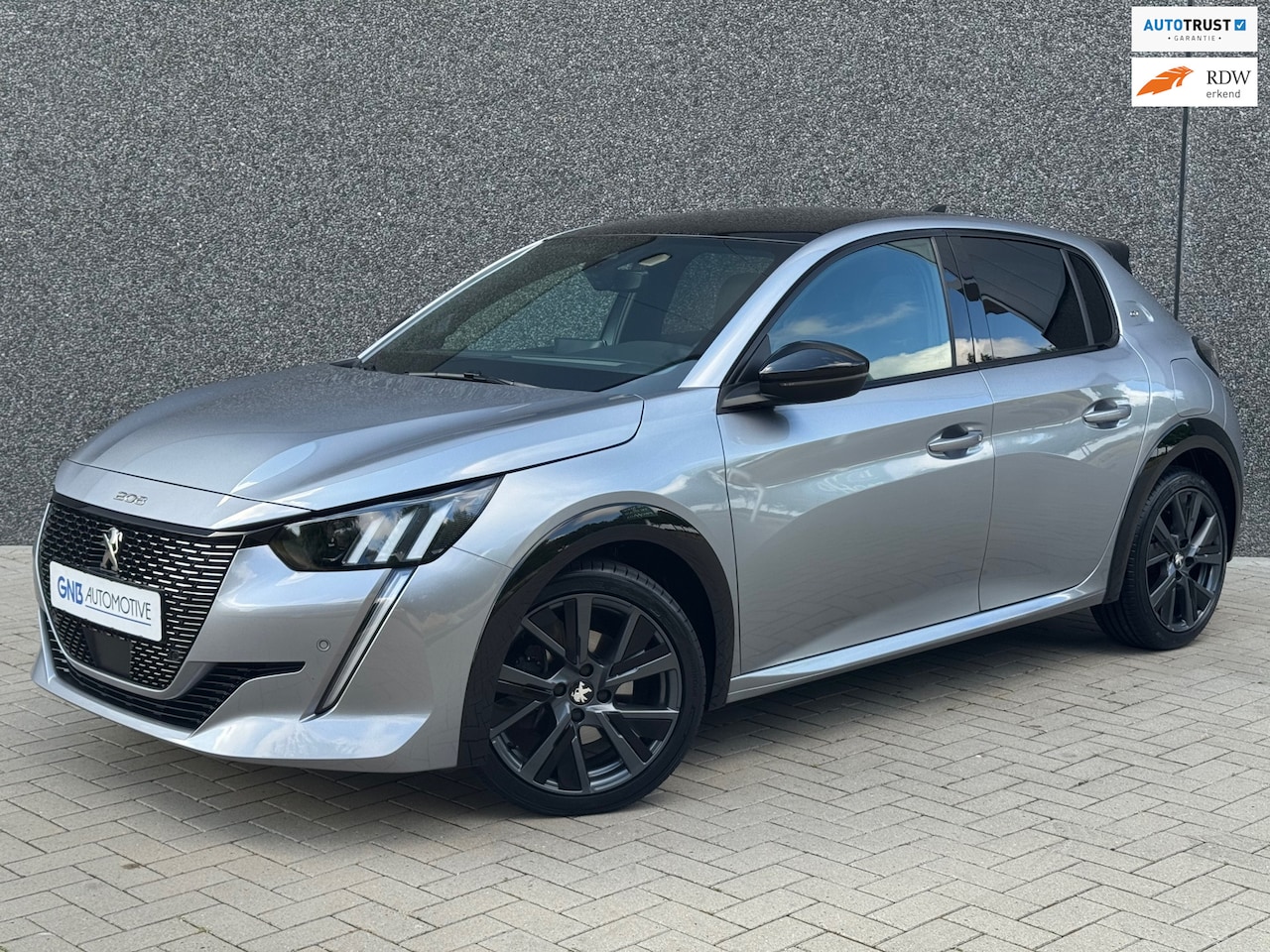 Peugeot 208 - 1.2 PureTech GT-line | Pano | Carplay | ACC | Rijstrook assistent | Rij hulp | Climate con - AutoWereld.nl