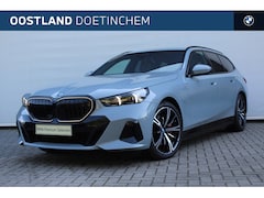 BMW 5-serie Touring - 550e xDrive M Sport Automaat / Adaptief onderstel / Stoelventilatie / Comfort Access / Ada