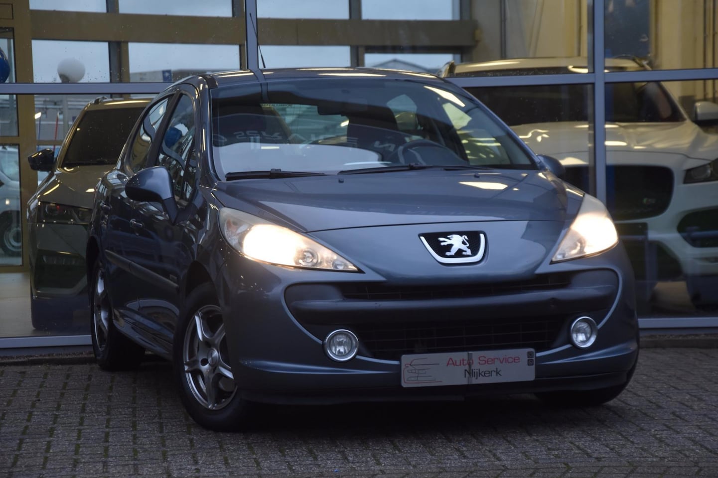 Peugeot 207 - 1.6 VTi Look | Airco | Cruise | PDC | Trekhaak | 5-Deurs | NAP | APK - AutoWereld.nl
