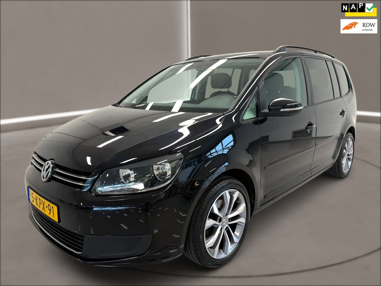 Volkswagen Touran - 1.6 TDI Comfortline 105 Pk 7 persoons Airco Navi Pdc EXPORT - AutoWereld.nl