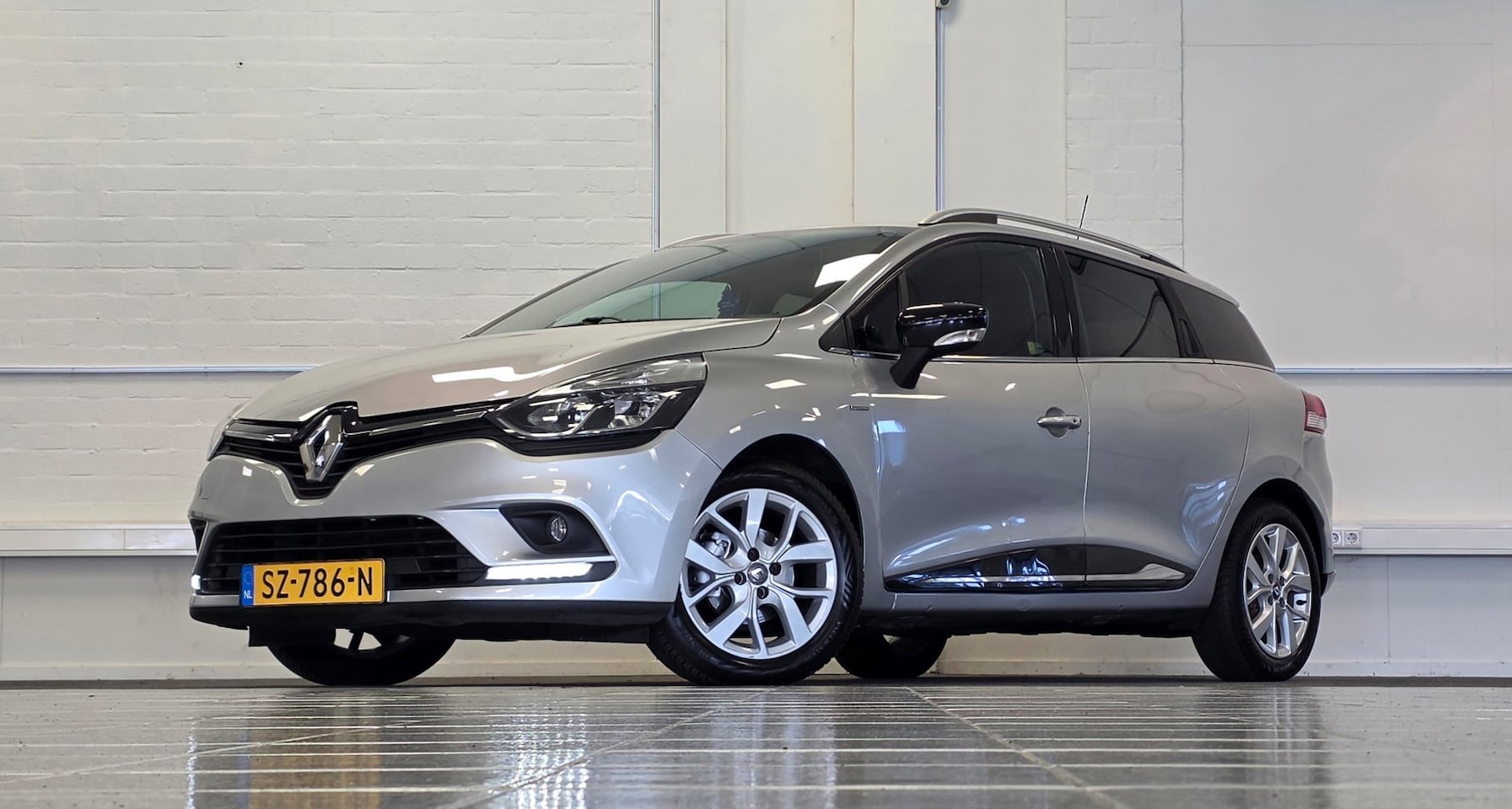 Renault Clio Estate - 0.9 TCe Limited Camera Navi Parkeerhulp Garantie Nieuwe APK - AutoWereld.nl