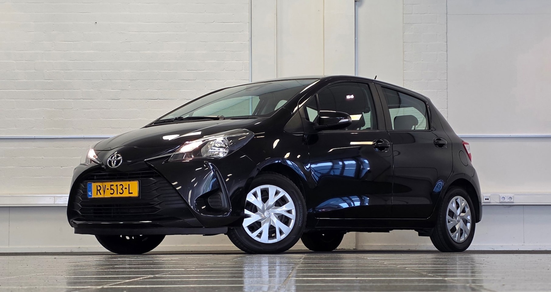 Toyota Yaris - 1.0 VVT-i Comfort Airco Bluetooth Lage KM-stand Garantie APK 19-07-2027 - AutoWereld.nl