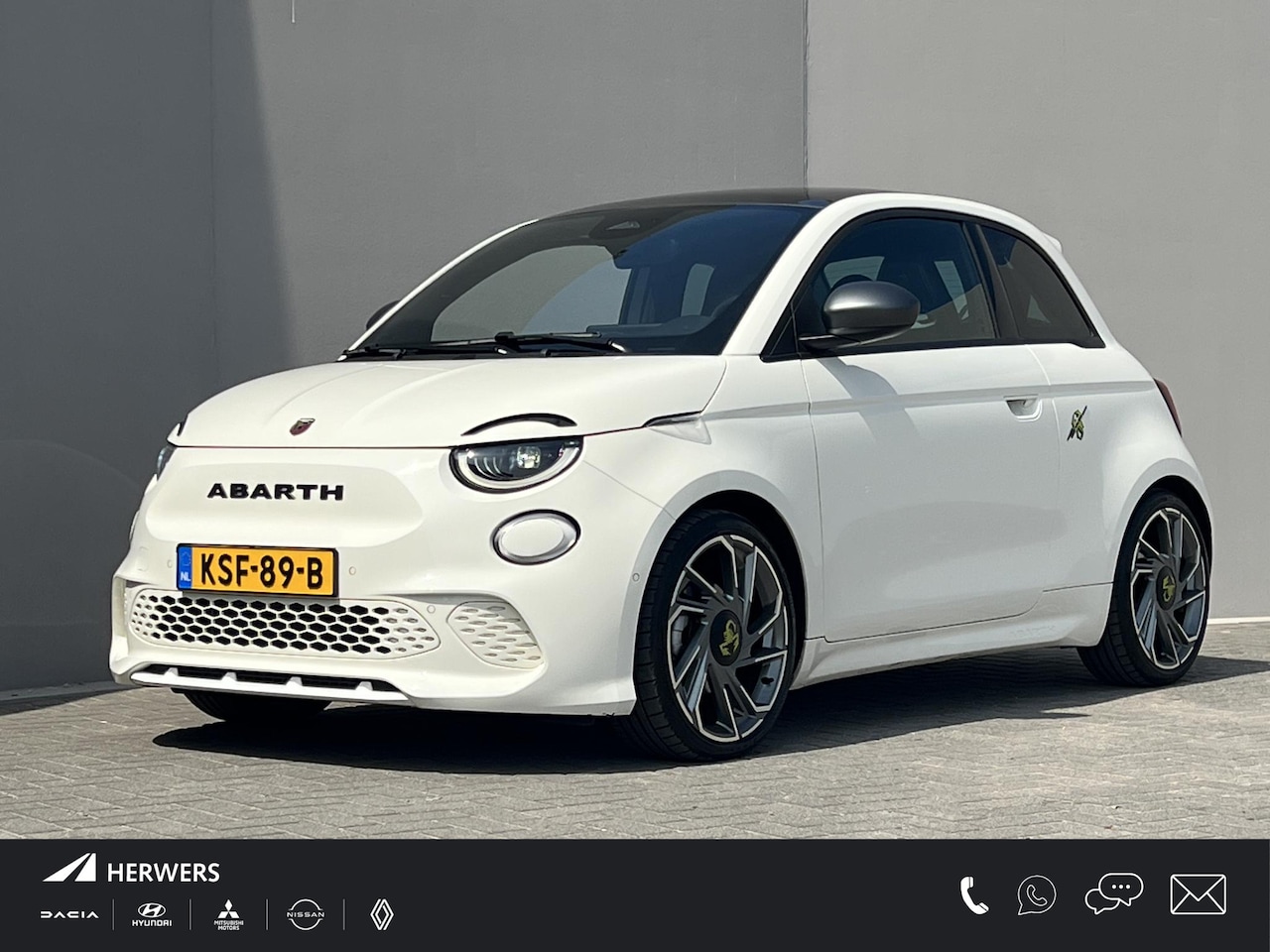 Abarth 500e - Abarth Turismo 42 kWh / Accu SoH 98,43 % / CCS snel laden / Panorama dak / Navigatie / Spo - AutoWereld.nl