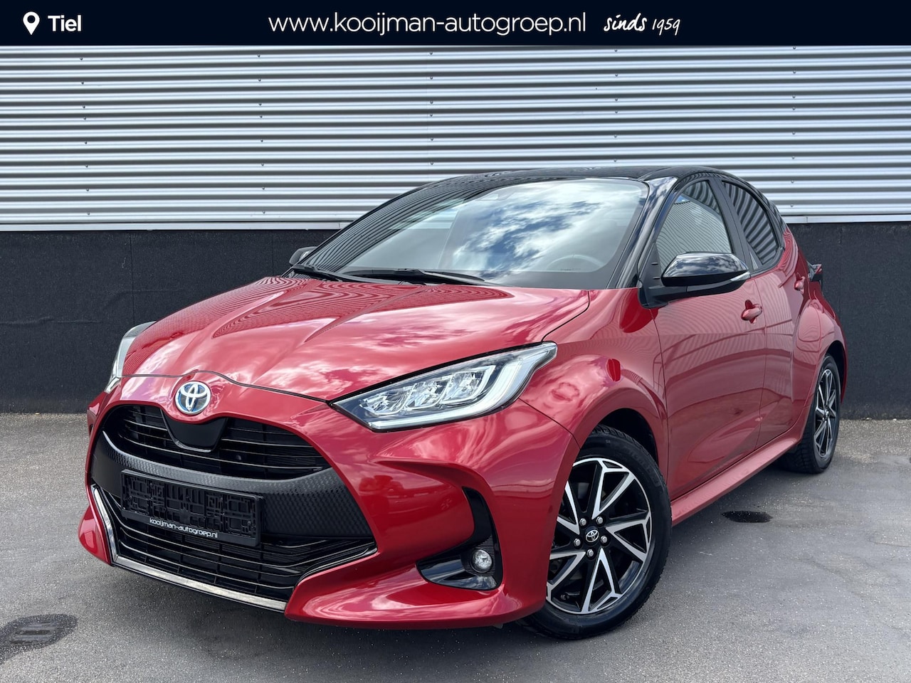 Toyota Yaris - 1.5 Hybrid Dynamic edition Bi-tone zwart dak, leder, LED, Smart Key, Lichtmetalen velgen, - AutoWereld.nl