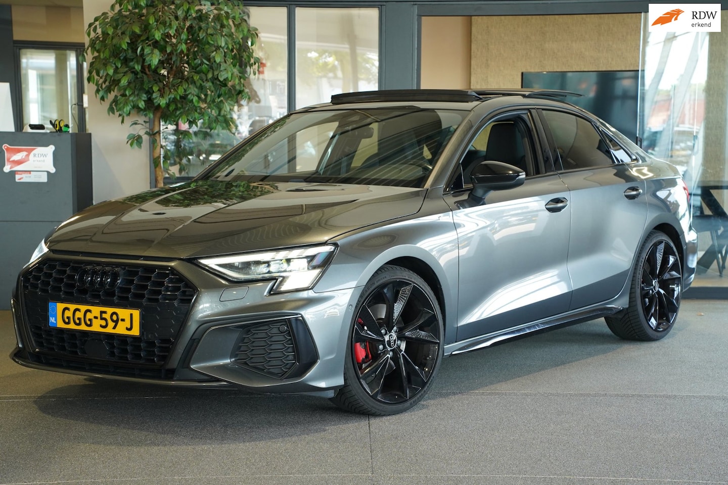 Audi A3 Limousine - 35 TFSI S-Line S-tronic Pano Navi Led Leder Cam Ambiante - AutoWereld.nl