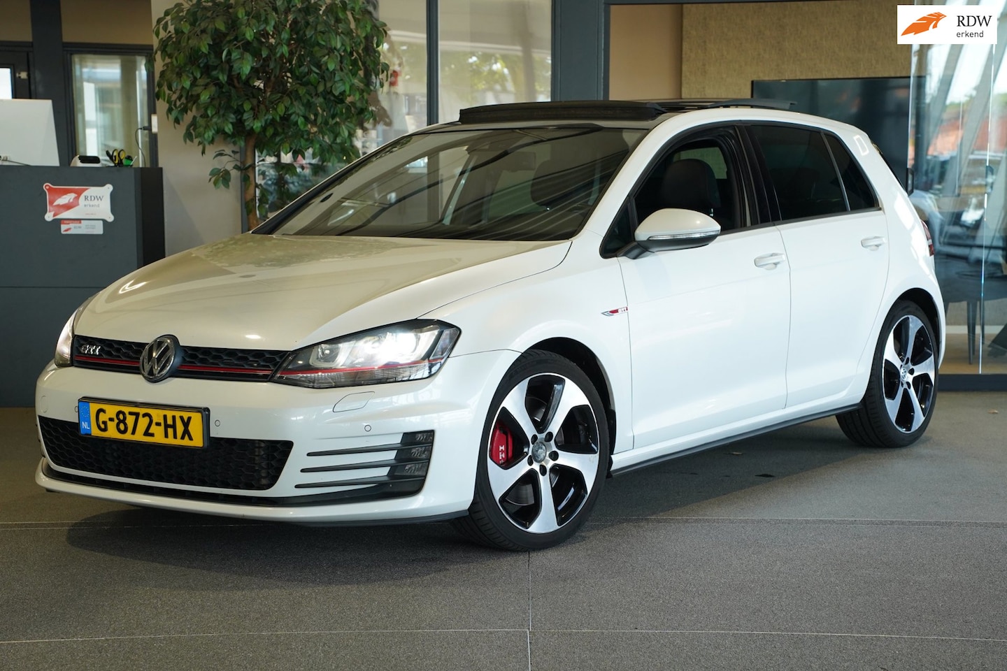 Volkswagen Golf - 2.0 TSI GTI Performance 230 PK Pano Xenon Led Navi - AutoWereld.nl