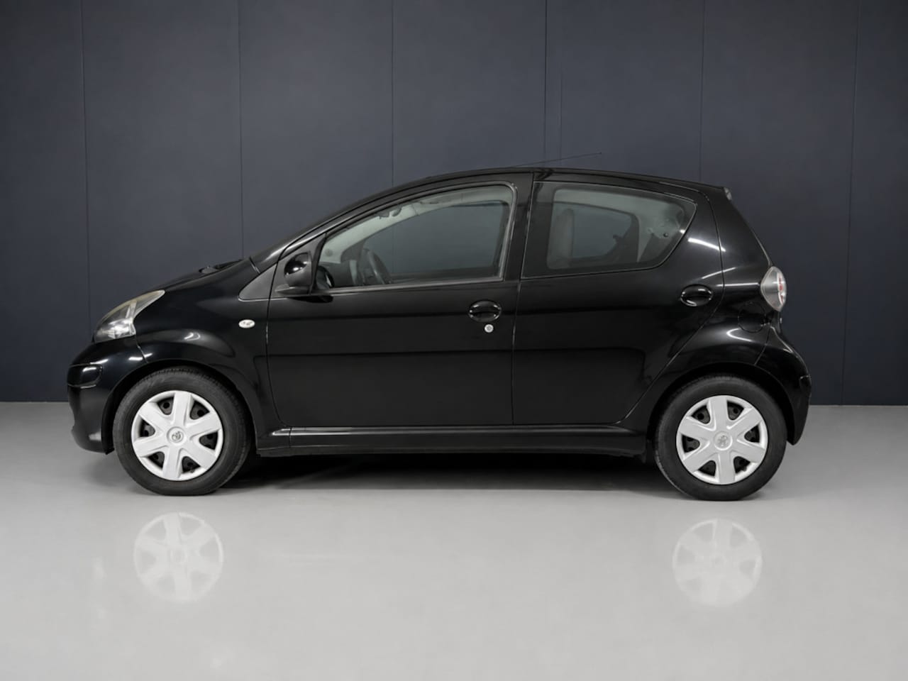 Toyota Aygo - 1.0-12V Compleet dealer onderhouden, Weinig km's - AutoWereld.nl