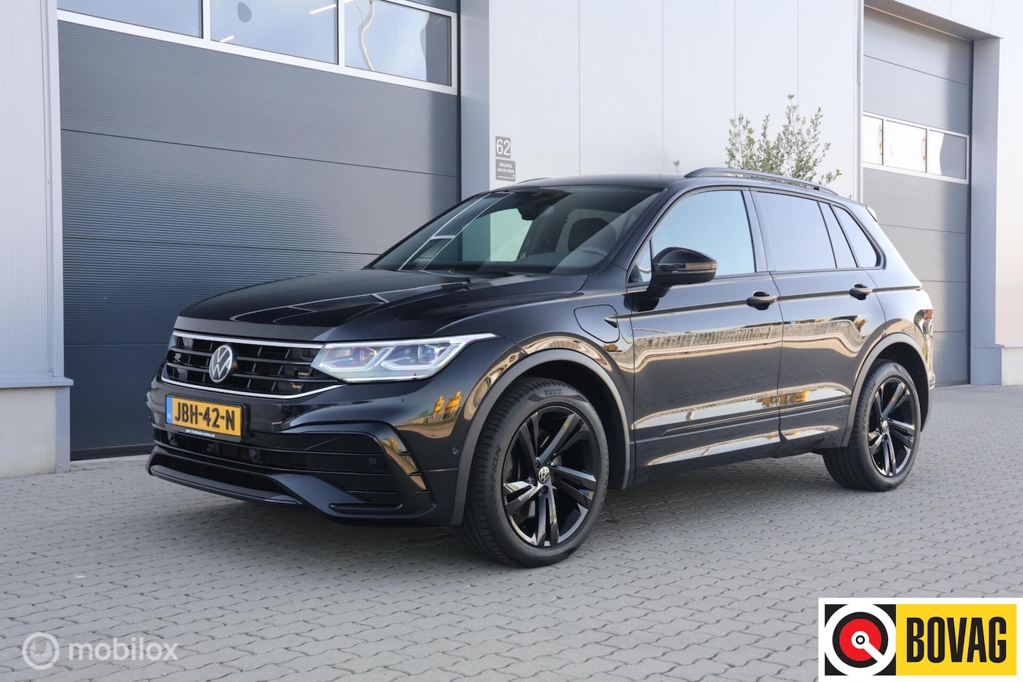 Volkswagen Tiguan - 1.4 TSI eHybrid R-Line | Black Style I Trekhaak | CarPlay - AutoWereld.nl