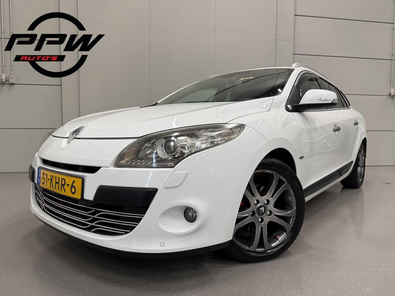 Renault Mégane Estate - 2.0 Dynamique aut. NAVI/XENON/KEYLESS/17"LMV/CRUISE/ECC/PRIVACY/DAKRAILS/PERFECT ONDERHOUD - AutoWereld.nl