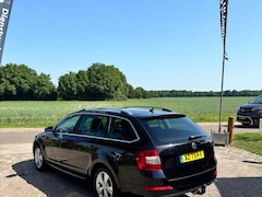 Skoda Octavia Combi - 1.6 TDI Greentech Elegance Businessline Trekhaak, gechipt