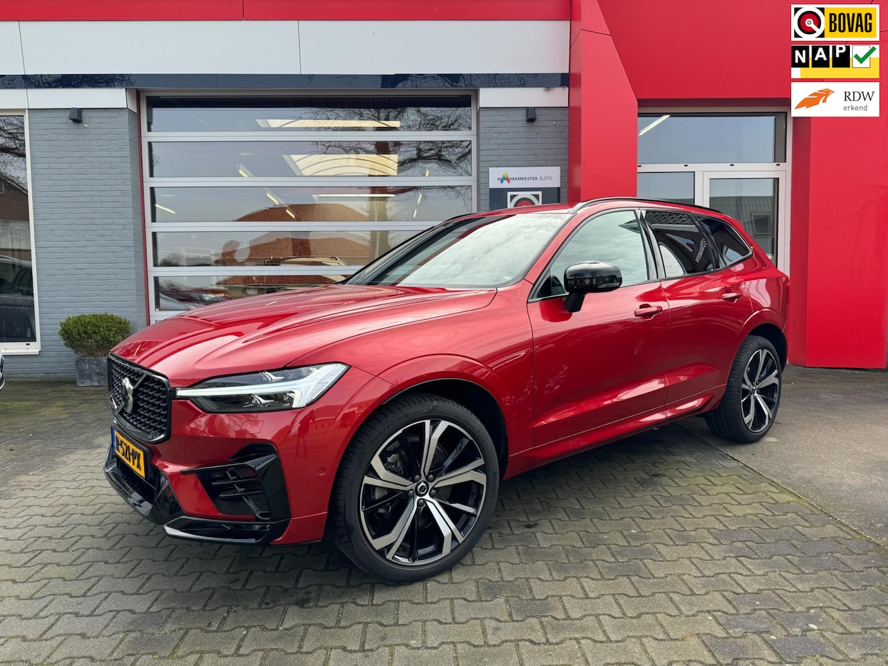 Volvo XC60 - 2.0 B4 R-Design 2.0 B4 R-Design - AutoWereld.nl