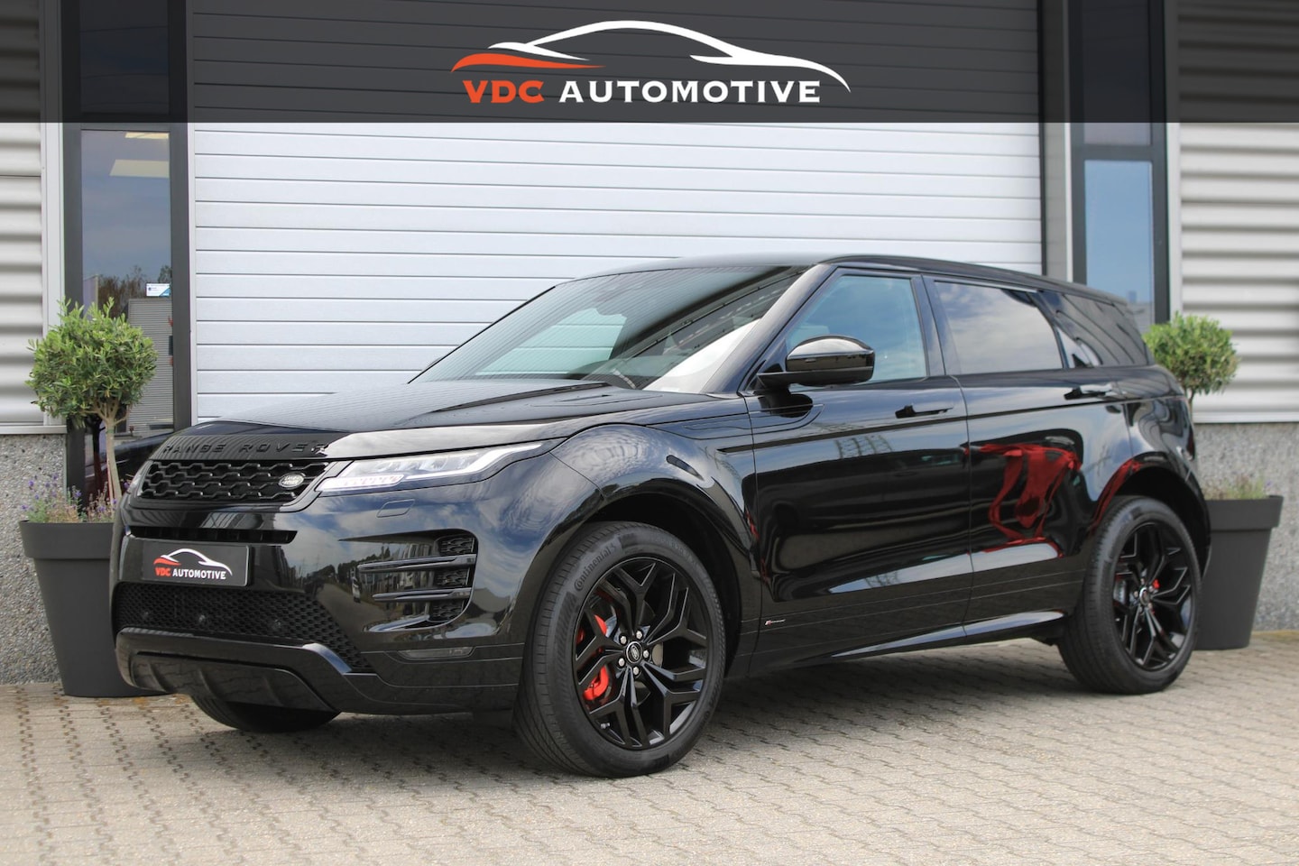 Land Rover Range Rover Evoque - 2.0 D180 AWD R-Dynamic HSE Facelift | Trekhaak | Memory | Surround View | 1e Eigenaar | LE - AutoWereld.nl
