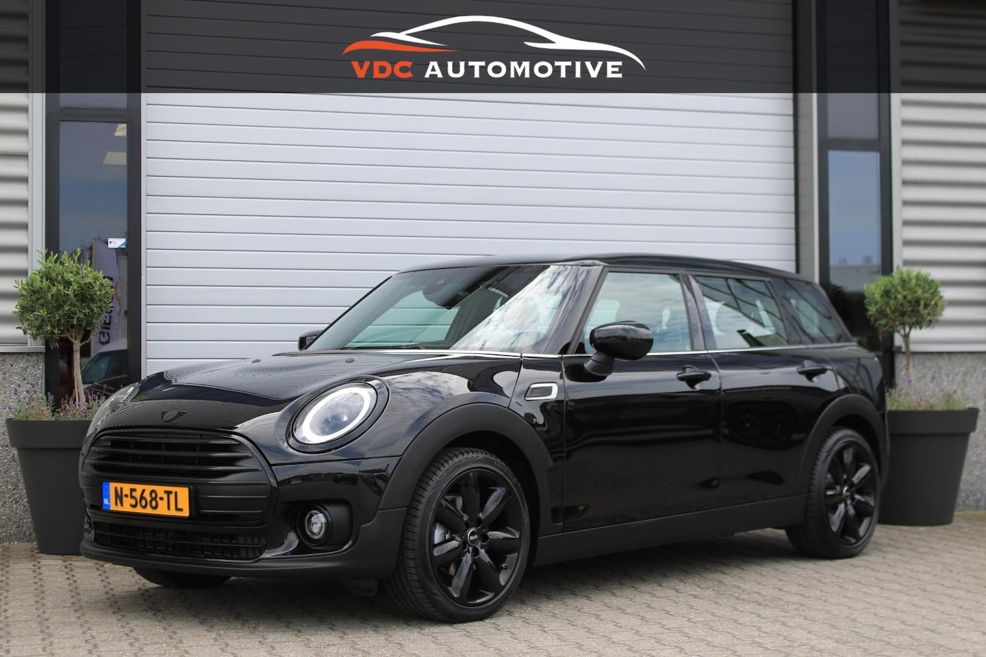 MINI Clubman - 1.5 Cooper Camera | ACC | Comfort Access | Leder | DAB | Stoelverwarming | Stuurwielverwar - AutoWereld.nl