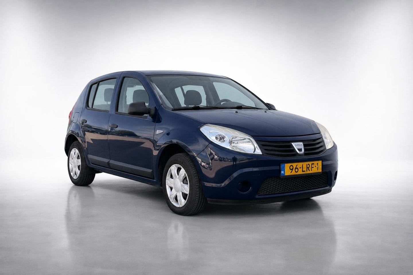 Dacia Sandero - 1.2 Ambiance|airco|NAP|jaar APK - AutoWereld.nl