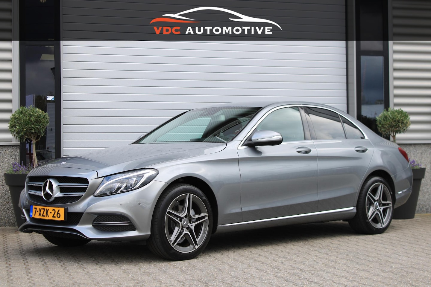 Mercedes-Benz C-klasse - 180 LED | Parkeersensoren | Cruisecontrol | 18" AMG Velgen | Privacyglas - AutoWereld.nl