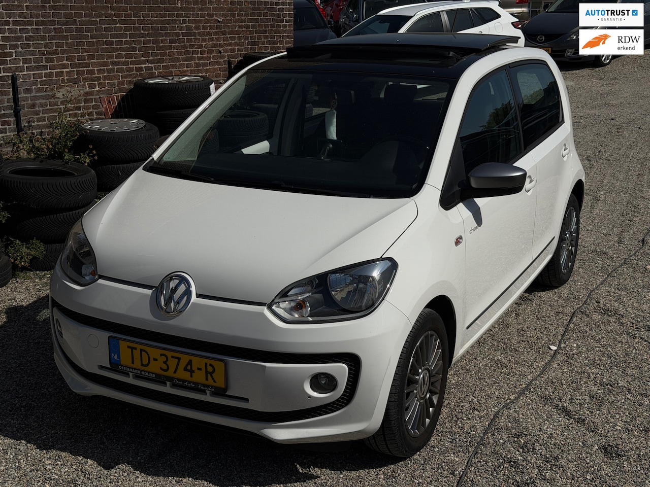 Volkswagen Up! - 1.0 groove up! BlueMotion Pano OpenDak Stoel Verwarming Navi Bluetooth - AutoWereld.nl