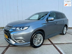 Mitsubishi Outlander - 2.4 PHEV Instyle clima| trekhaak | leder | schuifdak | camera | Origineel NL-auto | dealer