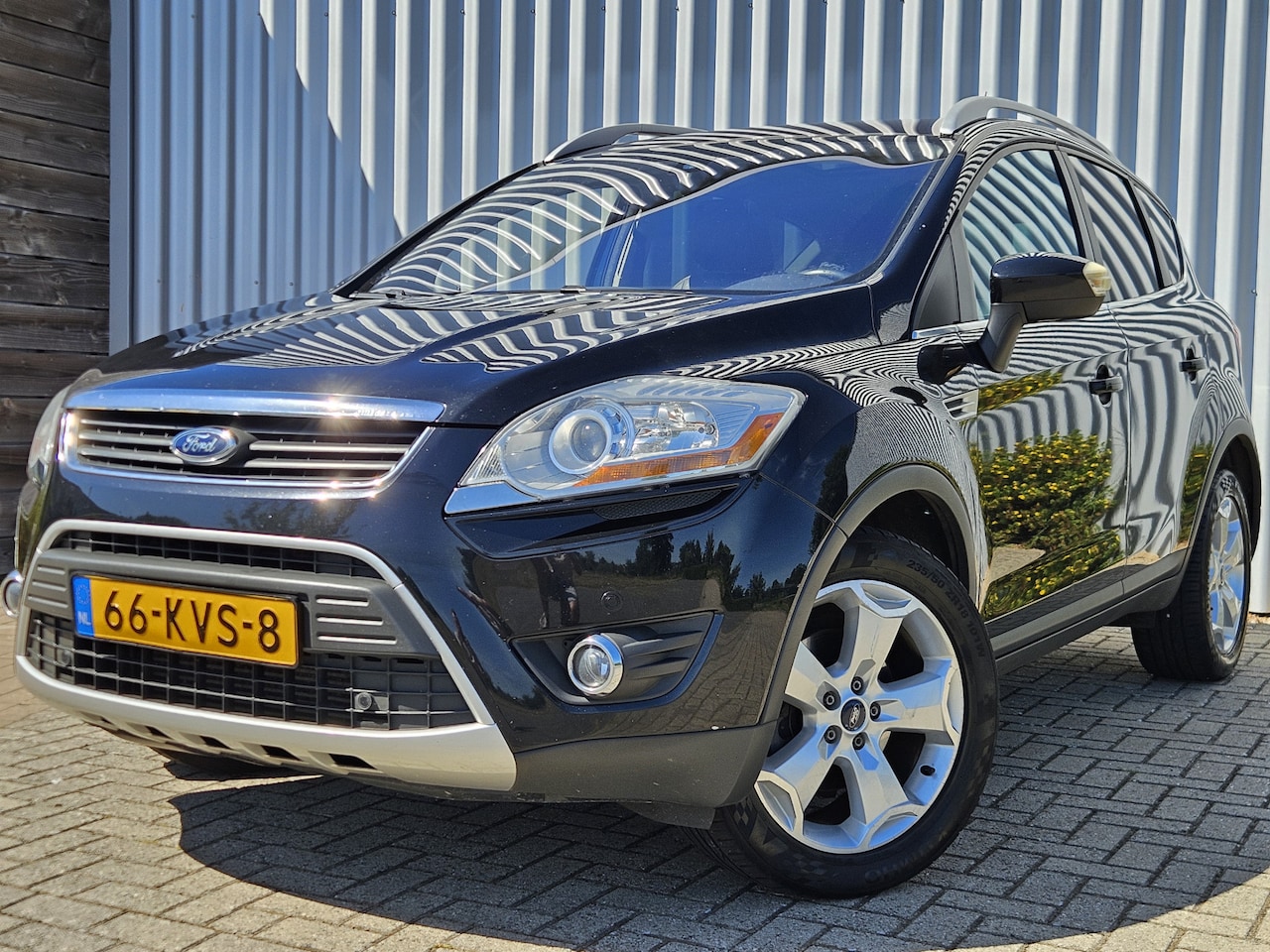 Ford Kuga - 2.5 20V Titanium /Automaat/Stoelverwarming/Pano! - AutoWereld.nl