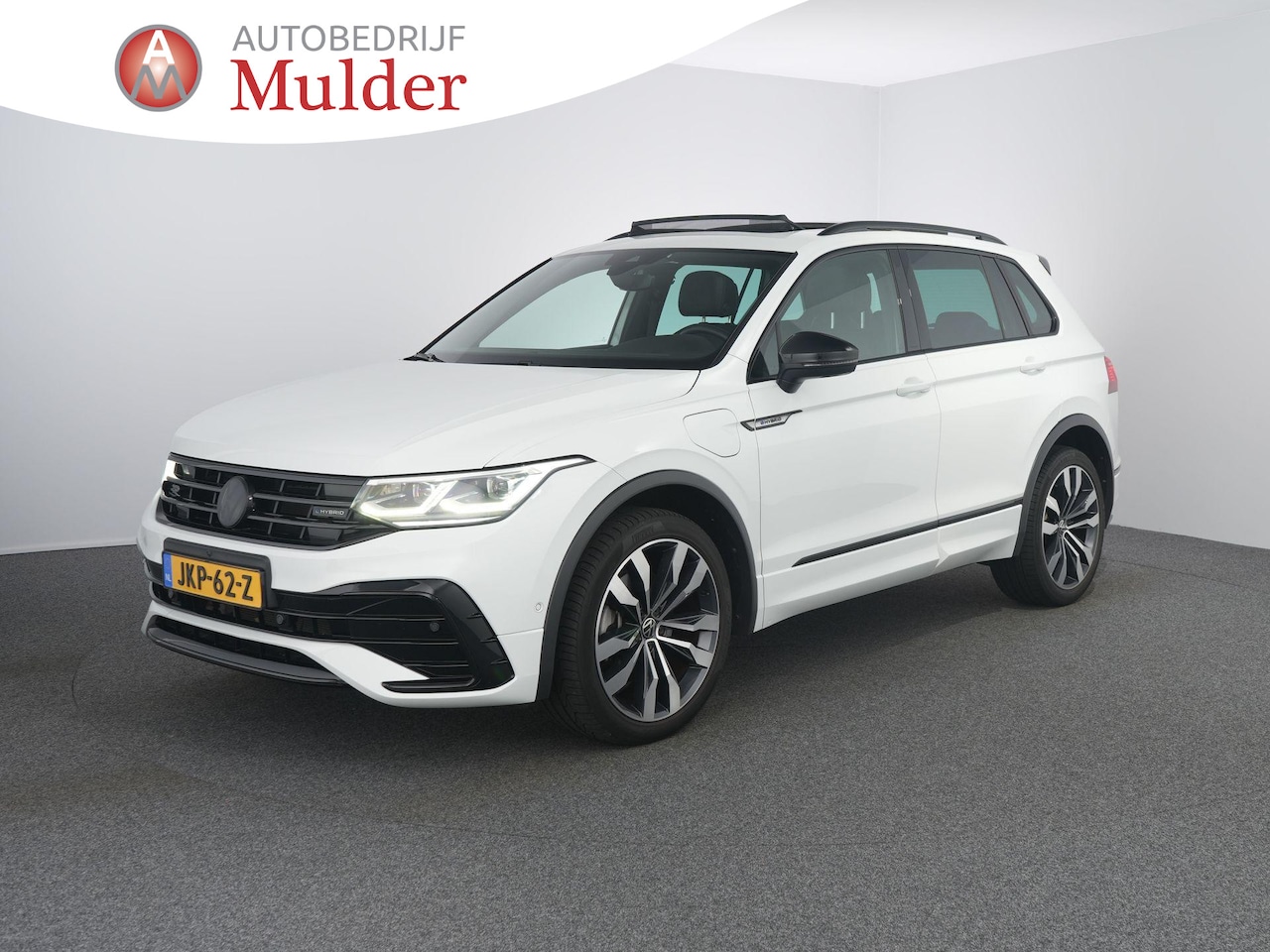 Volkswagen Tiguan - 1.4 TSI eHybrid R-Line Business+ | Black style | Leer | Pano | 360 Camera | 245PK | 2x R l - AutoWereld.nl