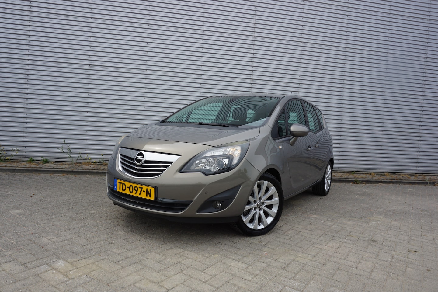 Opel Meriva - 1.4 Turbo Cosmo Airco / Navi / Cruise / Stuur + stoelverw. / PDC / Trekhaak / Lm velgen - AutoWereld.nl
