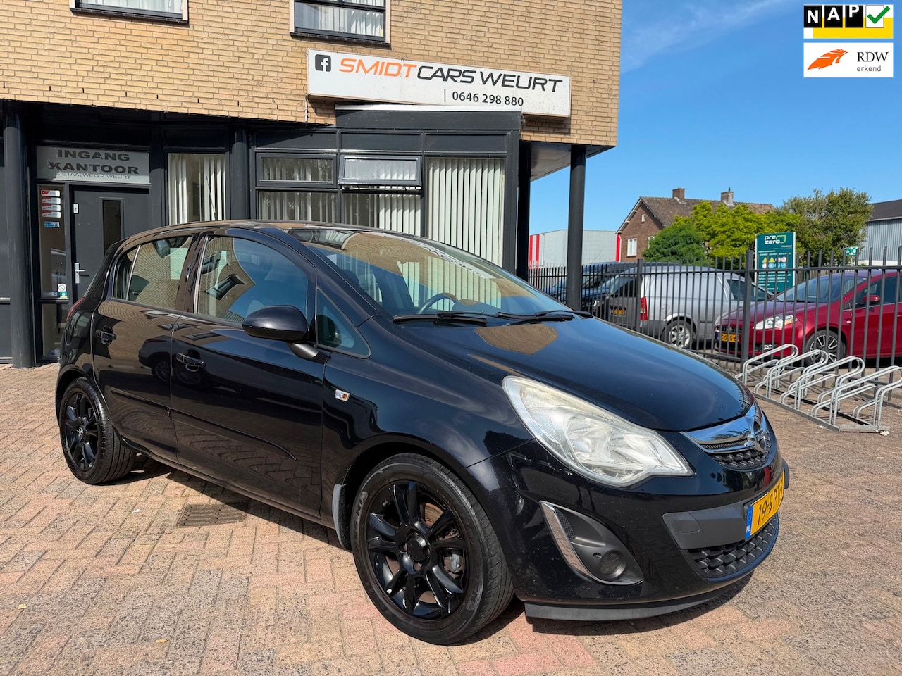 Opel Corsa - 1.2-16V Cosmo Airco Navi Cruise - AutoWereld.nl