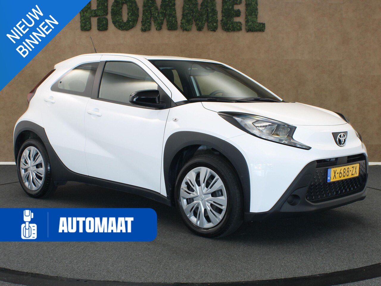 Toyota Aygo X - 1.0 VVT-i S-CVT Play - ORIGINEEL NEDERLANDSE AUTO - APPLE CARPLAY/ANDROID AUTO - ACHTERUIT - AutoWereld.nl