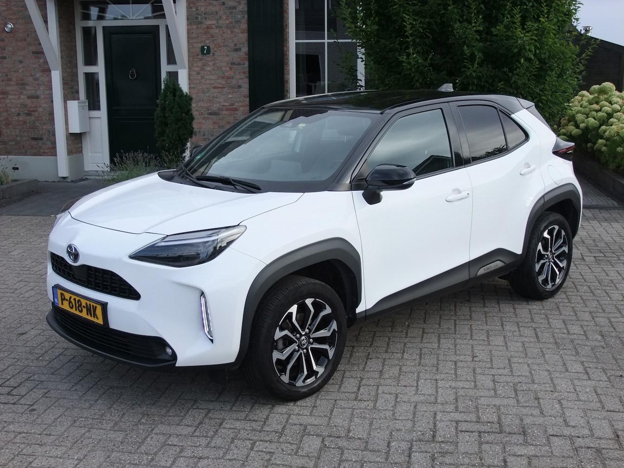 Toyota Yaris Cross - 1.5 Hybrid First Edition 1.5 Hybrid First Edition , Led , Trekhaak ,Keyless, Stoelverwarming, carplay enz. - AutoWereld.nl