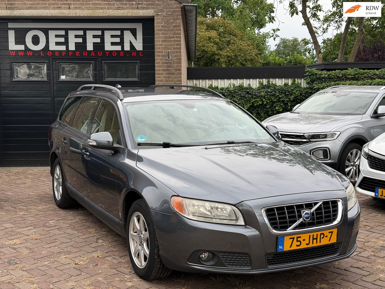 Volvo V70 - 2.0 Momentum 2.0 Momentum, leder, trekh, navi - AutoWereld.nl
