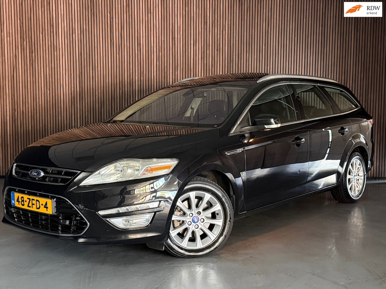 Ford Mondeo Wagon - 2.0 EcoBoost Titanium PANORAMADAK/STOELVERWARMING/AUTOMAAT/CRUISE CONTROL/TREKHAAK/NAP - AutoWereld.nl