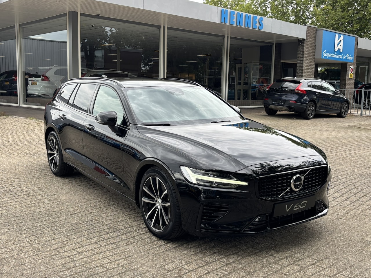 Volvo V60 - T6 Recharge Long Range AWD Plus Dark 360 Keyless - AutoWereld.nl