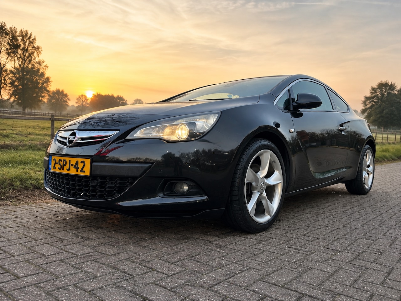 Opel Astra GTC - 1.4 Turbo Sport - AutoWereld.nl