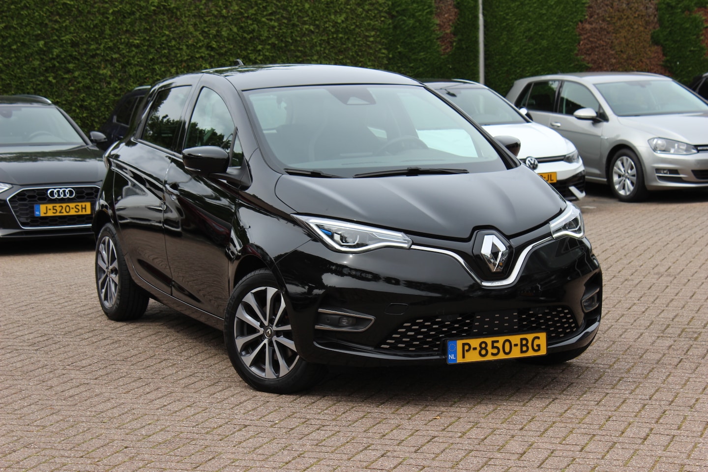 Renault Zoe - R135 Intens 52 kWh / SoH 89,5% / Snelladen / Camera / CarPlay / Warmtepomp / Keyless / 16' - AutoWereld.nl