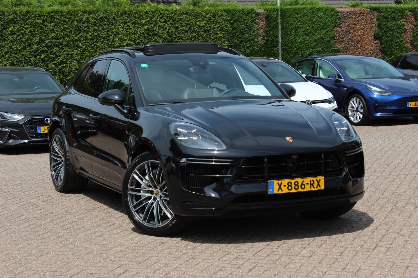 Porsche Macan - 2.9 Turbo / Panoramadak / 360Camera / Adaptieve Stoelen / Luchtvering / Matrix LED / Sport - AutoWereld.nl