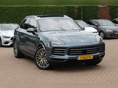 Porsche Cayenne - 3.0 E-Hybrid / Trekhaak / Panoramadak / 360Camera / Head-up / Luchtvering / 21'' / Matrix