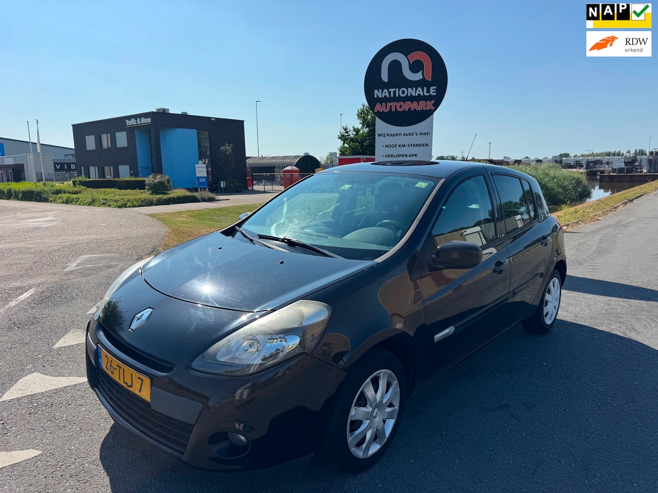 Renault Clio - | 2012 | 1.5 dCi Collection | Export en Handel - AutoWereld.nl